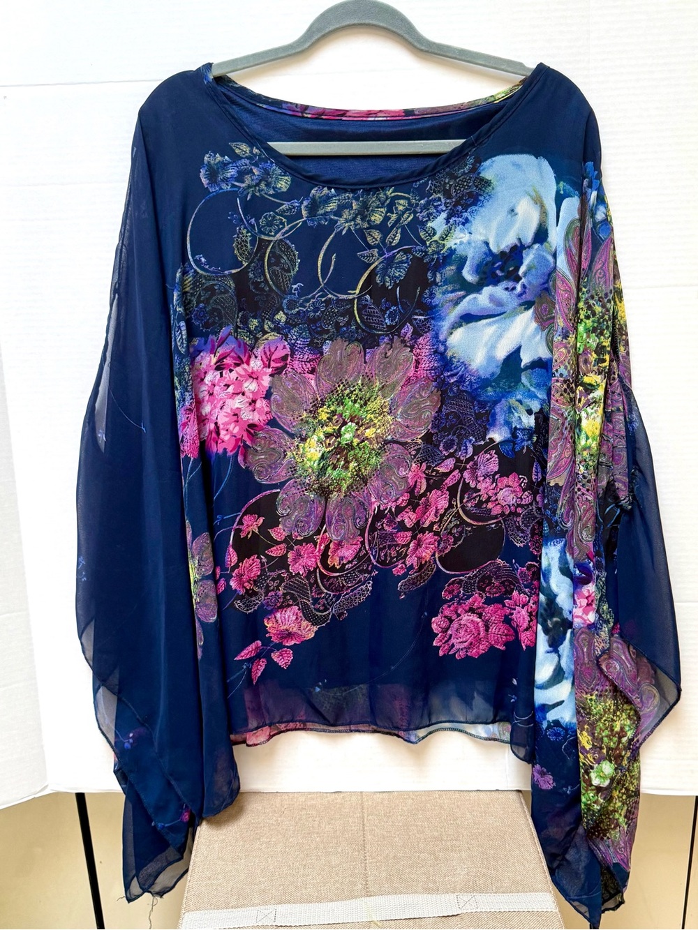 CHIFFON PONCHO SHAWL COVERUP HANDKERCHIEF HEM NAVY FLORAL SHEEE LINES OSFM